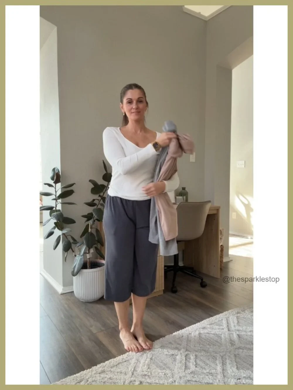3 Pack Women's Wide Leg Capri Sweatpants with Pockets